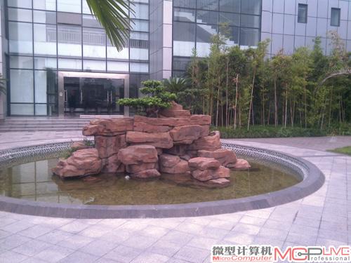 OPPO X903：画面有些偏冷，清晰度还不错。